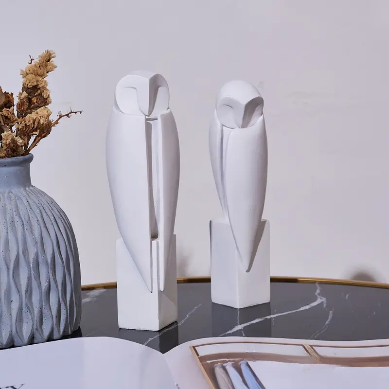 Home Office With Bookshelves - Statua minimalista di guufo scultura figurine
