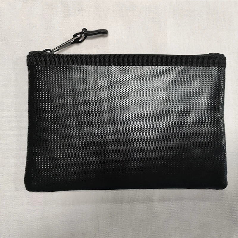Borsa per documenti impermeabi - Home Office For Passport recensione e prezzo