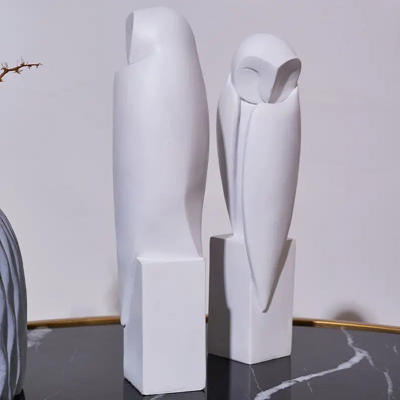 Statua minimalista di guufo sc - Home Office With Bookshelves recensione e prezzo